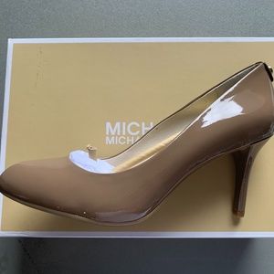 NEW MICHAEL Michael Kors Flex Pump Size 8.5